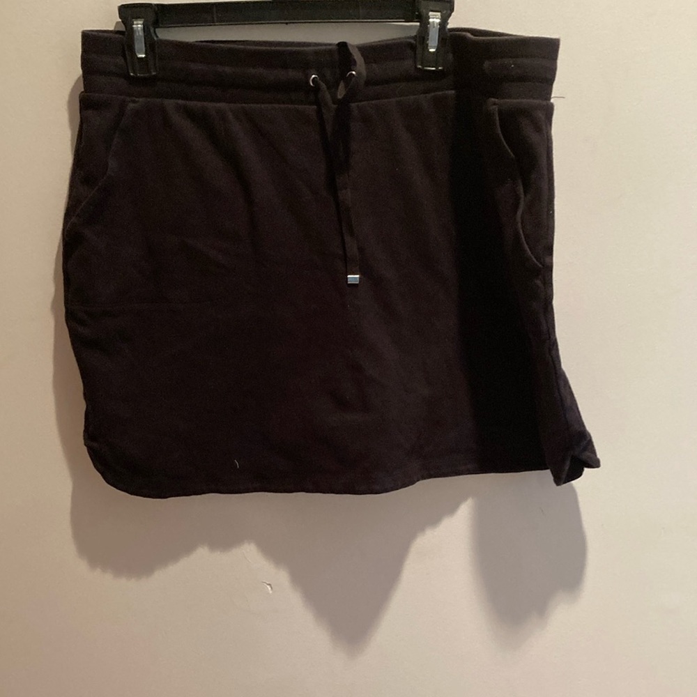 53. XL black skirt